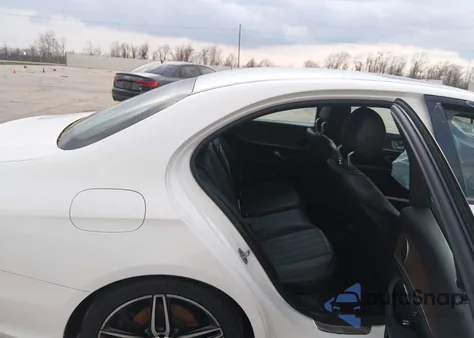 2020 Mercedes-Benz E 350 z USA, uszkodzony, nr VIN W1KZF8DB6LA811080